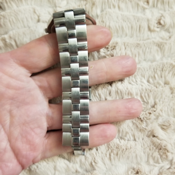 🥇+FREE GIFT 🛍Unparalleled Movado Watch👑 - Picture 4 of 5